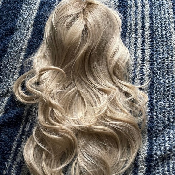 Chelsey Smith-Meghan Blonde - Picture 1 of 2